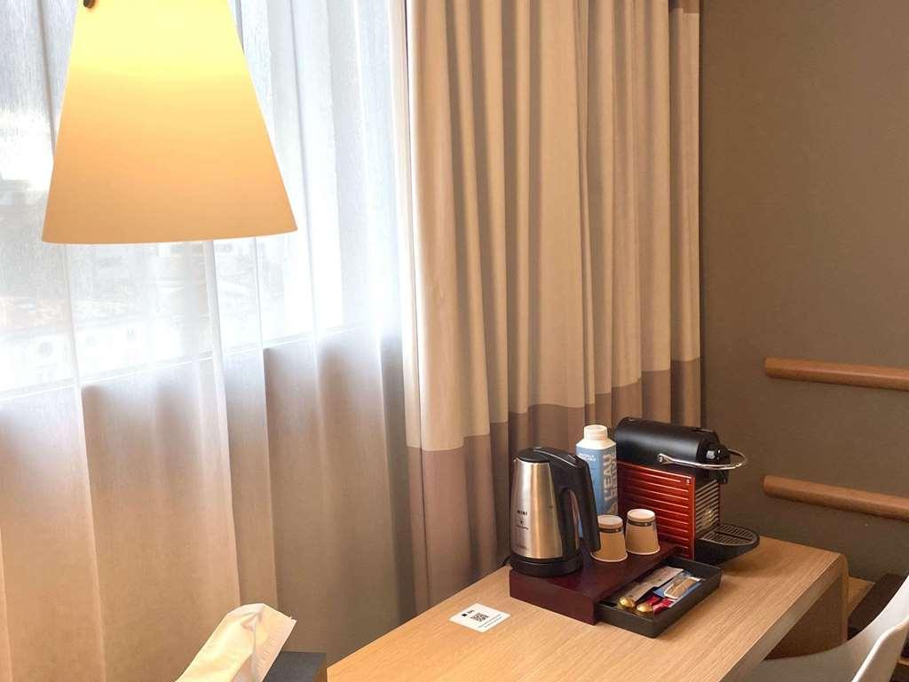 Ibis Bordeaux Centre Bastide Hotell Rom bilde